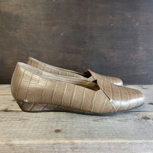 Vionic Dolores Leather Loafer Flats Crocodile Print Tan Brown Women's Size 8.5